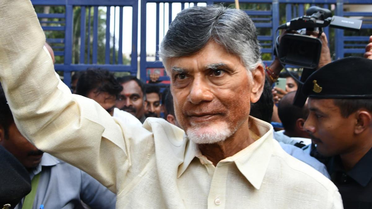 Former Chief Minister N. Chandrababu Naidu Released From Rajahmundry ...